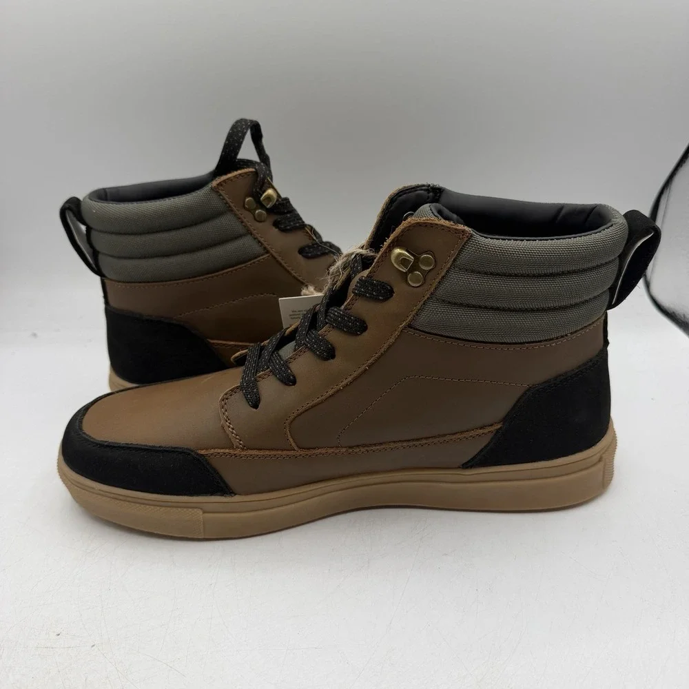 Sanuk post up